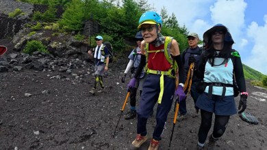 102-year-old becomes oldest person to climb Mount Fuji 102-year-old becomes oldest person to climb Mount Fuji