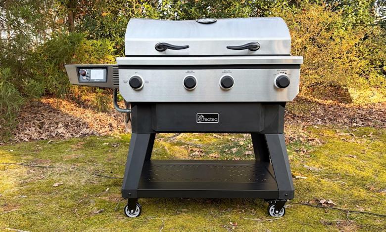 A smart grill that pulls double duty A smart grill that pulls double duty
