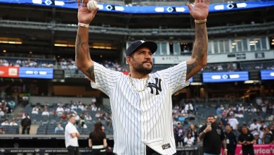 Alex Pereira throws out first pitch at Yankees game, gets a strike Alex Pereira throws out first pitch at Yankees game, gets a strike