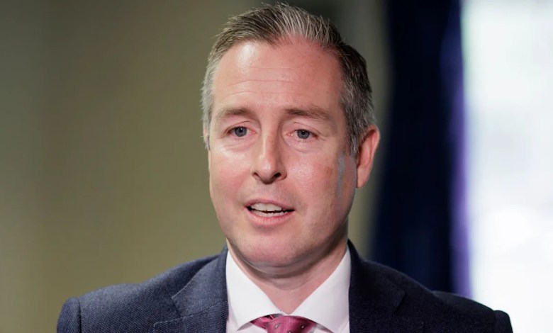 Teaching unions criticise education minister’s trip to Israel Teaching unions criticise education minister’s trip to Israel