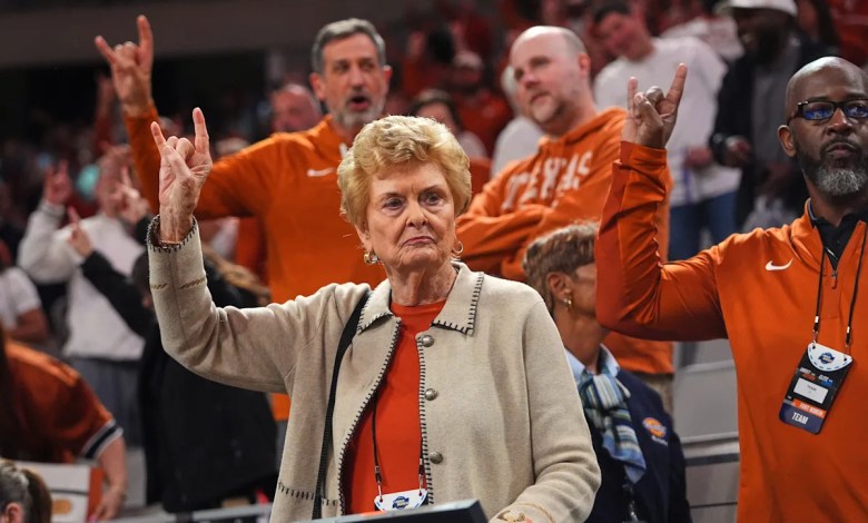 Texas women chase NCAA title while drawing motivation from coach of only national champ 40 years ago Texas women chase NCAA title while drawing motivation from coach of only national champ 40 years ago