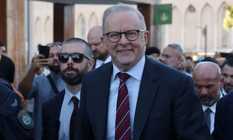 Australian prime minister heckled at mosque, called ‘putrid dog’ by protestors Australian prime minister heckled at mosque, called ‘putrid dog’ by protestors