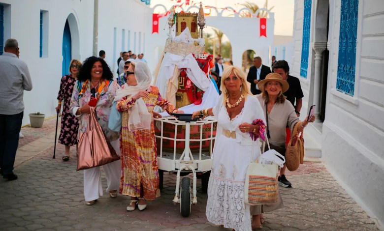 Foreign visitors return to Jewish pilgrimage in Tunisia under tight security Foreign visitors return to Jewish pilgrimage in Tunisia under tight security