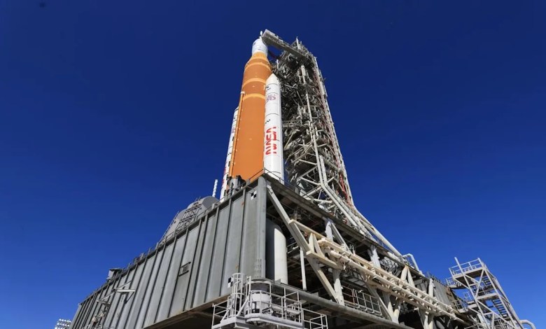 NASA’s Artemis 2 moon rocket has a new problem. ‘This will almost assuredly impact the March launch window.’ NASA’s Artemis 2 moon rocket has a new problem. ‘This will almost assuredly impact the March launch window.’