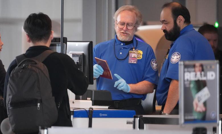 Verizon waives late fees for federal workers affected by partial DHS shutdown Verizon waives late fees for federal workers affected by partial DHS shutdown