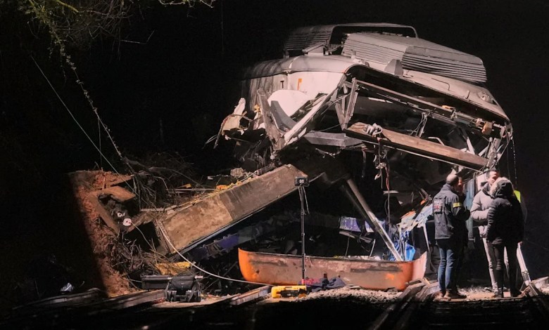 Barcelona commuter rail crash disrupts service days after deadly Spanish train collision Barcelona commuter rail crash disrupts service days after deadly Spanish train collision