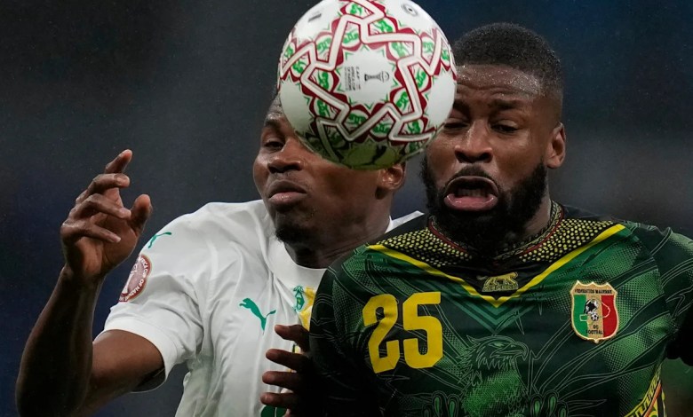 Senegal edges 10-man Mali to book Africa Cup semifinal Senegal edges 10-man Mali to book Africa Cup semifinal