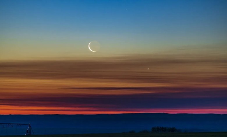 Venus and a slender crescent moon steal the show after sunset on May 18 Venus and a slender crescent moon steal the show after sunset on May 18