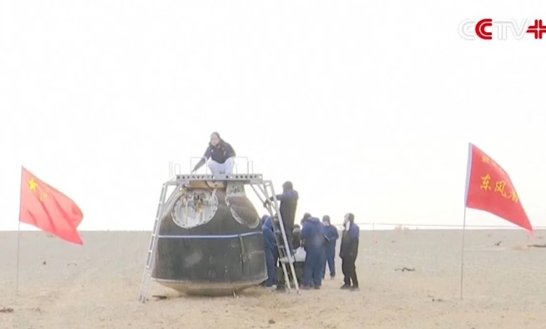 Chinese capsule damaged by space-junk strike returns to Earth (video) Chinese capsule damaged by space-junk strike returns to Earth (video)