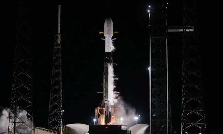 SpaceX Falcon 9 rocket streaks into Florida’s night sky carrying Starlink satellites to orbit (video) SpaceX Falcon 9 rocket streaks into Florida’s night sky carrying Starlink satellites to orbit (video)