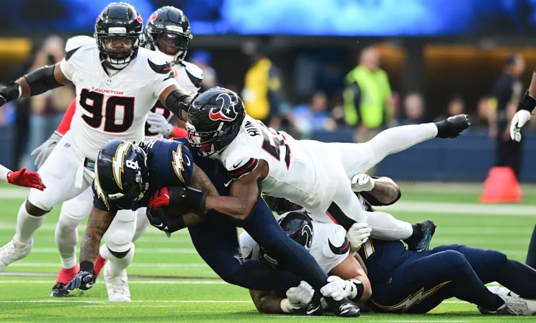 Texans’ defense swarms Chargers after offense’s fast start in playoff-clinching victory Texans’ defense swarms Chargers after offense’s fast start in playoff-clinching victory