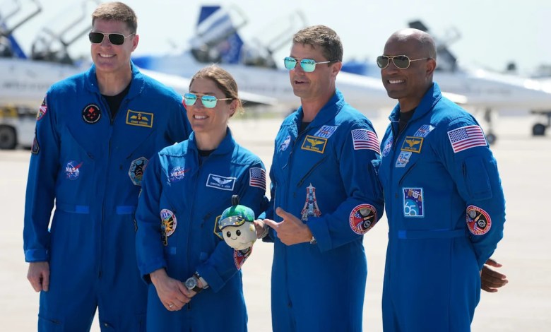 Meet the Artemis crew in NASA’s first astronaut mission to the moon in more than a half-century Meet the Artemis crew in NASA’s first astronaut mission to the moon in more than a half-century