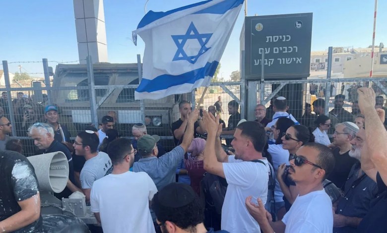 Israeli military’s top lawyer resigns over leak of video allegedly showing abuse of Palestinian detainee Israeli military’s top lawyer resigns over leak of video allegedly showing abuse of Palestinian detainee