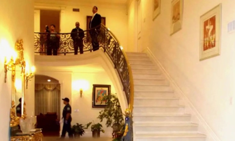 How did a wealthy widow wind up dead below a staircase in her mansion? How did a wealthy widow wind up dead below a staircase in her mansion?