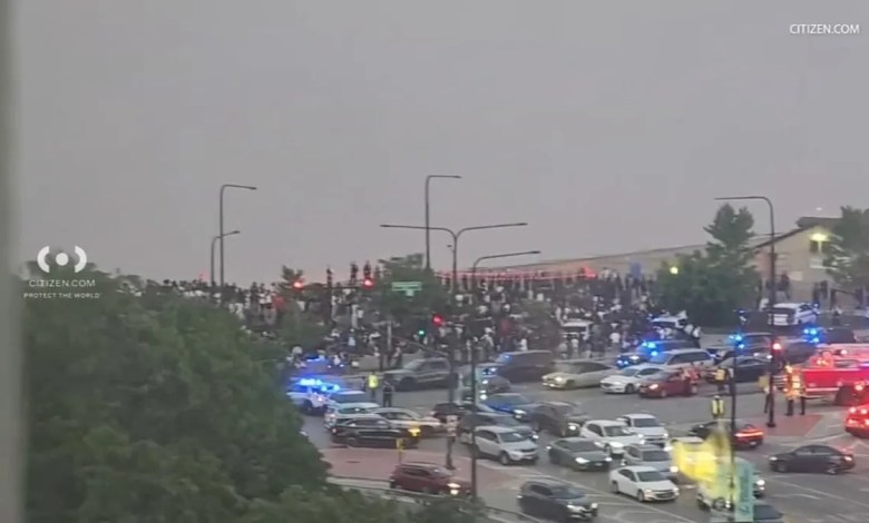 Crowds prompt large police response at Chicago’s 57th Street Beach amid teen takeover plans Crowds prompt large police response at Chicago’s 57th Street Beach amid teen takeover plans