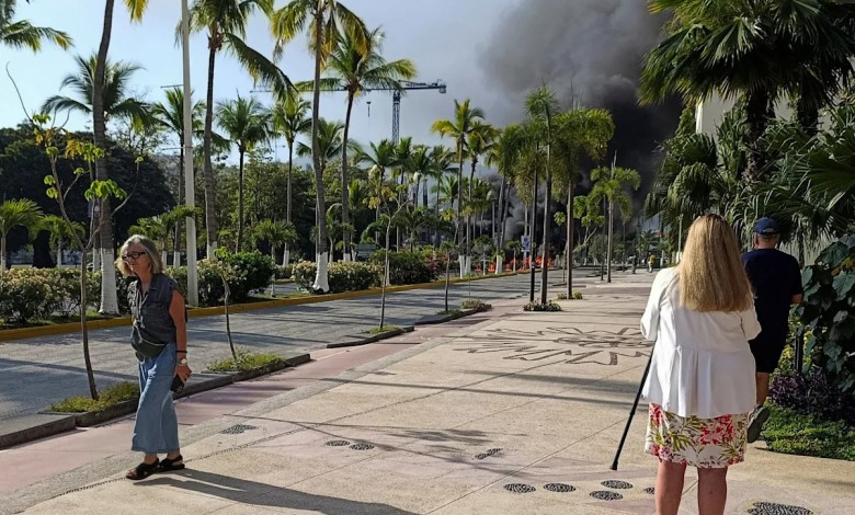 Tourists in Mexico’s Puerto Vallarta told to ‘shelter in place’ as cartel violence erupts Tourists in Mexico’s Puerto Vallarta told to ‘shelter in place’ as cartel violence erupts