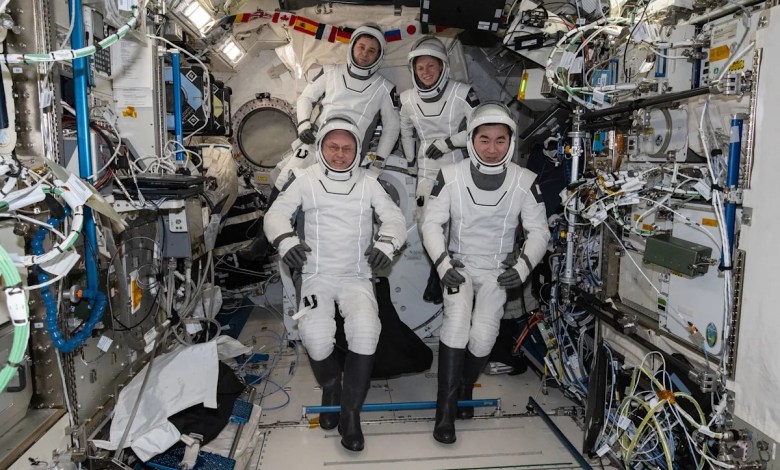 Astronauts head home early after medical issue Astronauts head home early after medical issue