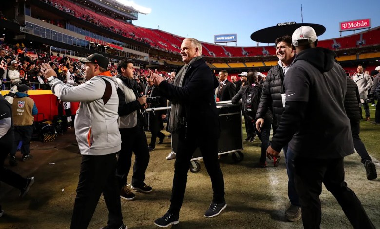 Boomer Esiason lays out lackluster accomodations for Bengals’ Ring of Honor ceremony in October Boomer Esiason lays out lackluster accomodations for Bengals’ Ring of Honor ceremony in October