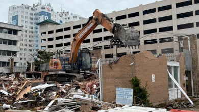 Historic motel turned apartments razed in Virginia Beach Historic motel turned apartments razed in Virginia Beach