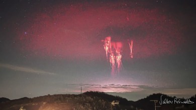 2 of Earth’s rarest lightning phenomena captured simultaneously in once-in-a-lifetime photo 2 of Earth’s rarest lightning phenomena captured simultaneously in once-in-a-lifetime photo
