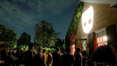 HRC uses Grindr to target Washington’s White House Correspondents’ Dinner power crowd HRC uses Grindr to target Washington’s White House Correspondents’ Dinner power crowd