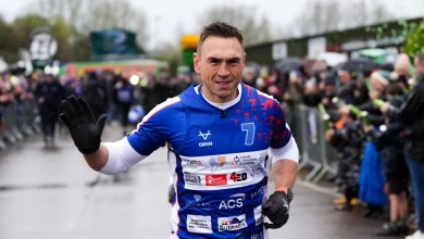 Sinfield sets off on ultramarathon challenge Sinfield sets off on ultramarathon challenge