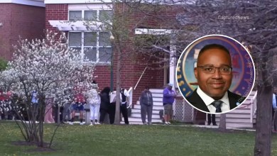 Wife, son of late Cook County Commissioner Dennis Deer found shot, dead, Chicago officials say Wife, son of late Cook County Commissioner Dennis Deer found shot, dead, Chicago officials say