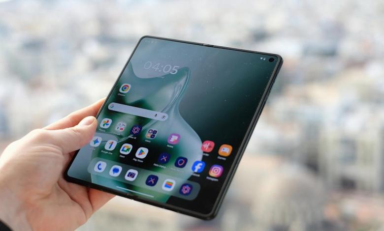 Bright screens, inside and out Bright screens, inside and out