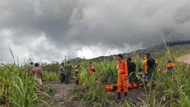 Volcano erupts in Indonesia, killing at least 3 hikers, police say Volcano erupts in Indonesia, killing at least 3 hikers, police say