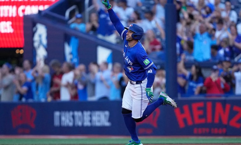 Blue Jays finish 4-game sweep of Yankees to take sole possession of first place in AL East Blue Jays finish 4-game sweep of Yankees to take sole possession of first place in AL East