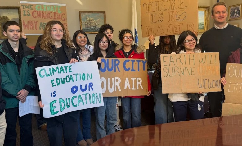 New Bedford students advocate for environmental bills at State House New Bedford students advocate for environmental bills at State House