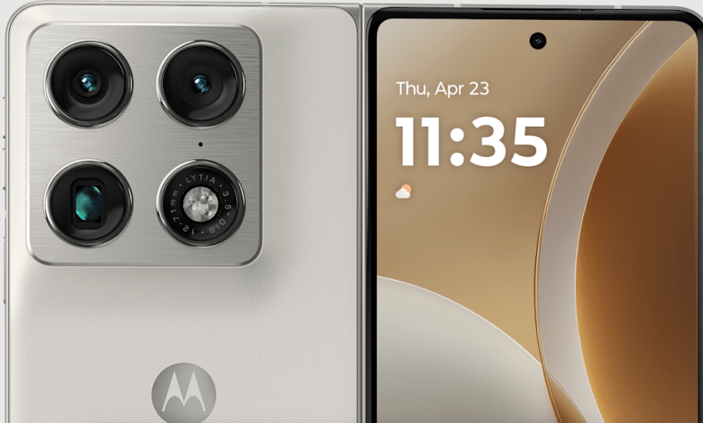 Motorola just announced a foldable phone to rival Samsung and Google at CES Motorola just announced a foldable phone to rival Samsung and Google at CES