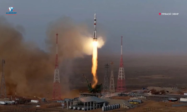 U.S.-Russian crew of 3 blasts off to the International Space Station in a Russian Soyuz spacecraft U.S.-Russian crew of 3 blasts off to the International Space Station in a Russian Soyuz spacecraft