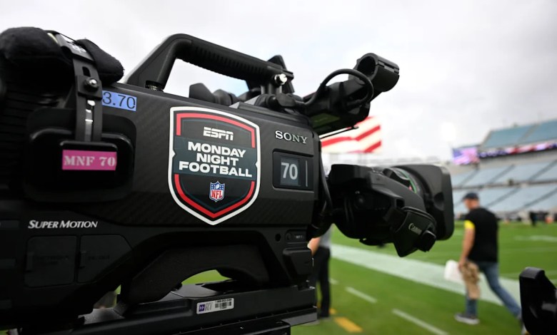 YouTube TV, Disney reach multi-year deal to return ABC, ESPN networks to service after 2-week standoff YouTube TV, Disney reach multi-year deal to return ABC, ESPN networks to service after 2-week standoff