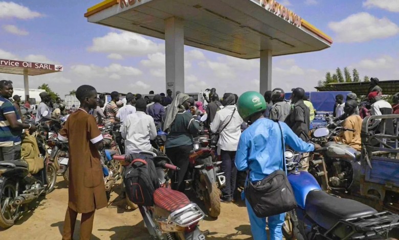 Mali’s government moves to impose fuel rationing as al-Qaida-linked attacks cut off supplies Mali’s government moves to impose fuel rationing as al-Qaida-linked attacks cut off supplies