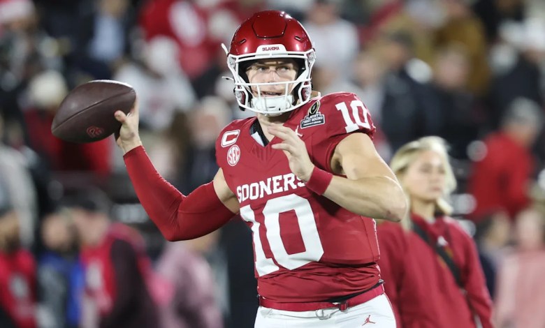 QB John Mateer returns to Oklahoma next season QB John Mateer returns to Oklahoma next season