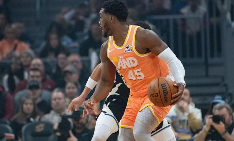 Mitchell’s 37 points power Cavaliers to victory over Bucks as Antetokounmpo exits with injury Mitchell’s 37 points power Cavaliers to victory over Bucks as Antetokounmpo exits with injury