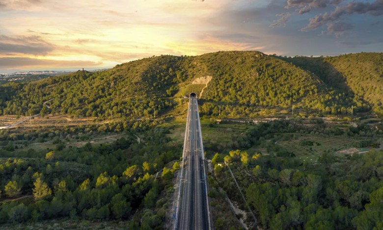 Spain’s Stylish New Vintage Train Will Coast Through Gorgeous Landscapes And Stunning Cities In 2026 Spain’s Stylish New Vintage Train Will Coast Through Gorgeous Landscapes And Stunning Cities In 2026