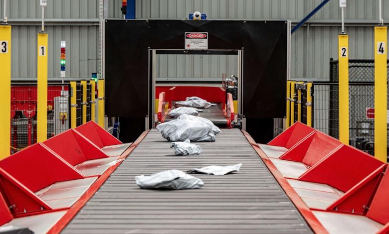 Australia Post to invest 0M for parcel super hub Australia Post to invest 0M for parcel super hub
