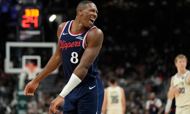 Mathurin scores 28 to pace Clippers past short-handed Bucks 127-113 Mathurin scores 28 to pace Clippers past short-handed Bucks 127-113