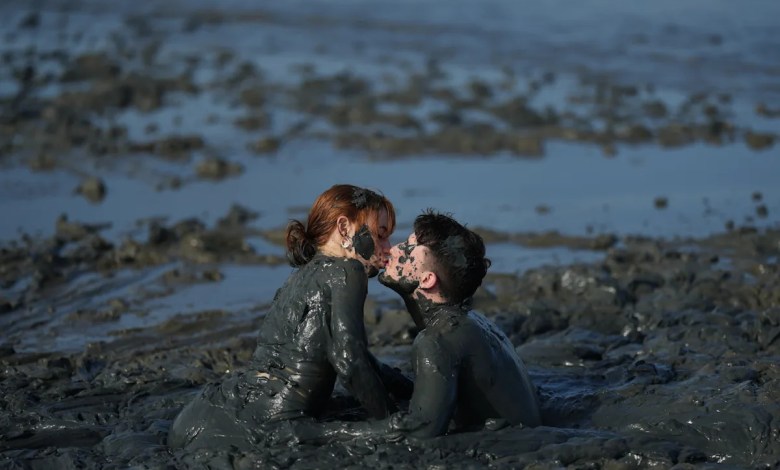 Forget glitter, this Carnival party in southern Brazil is all about mud Forget glitter, this Carnival party in southern Brazil is all about mud