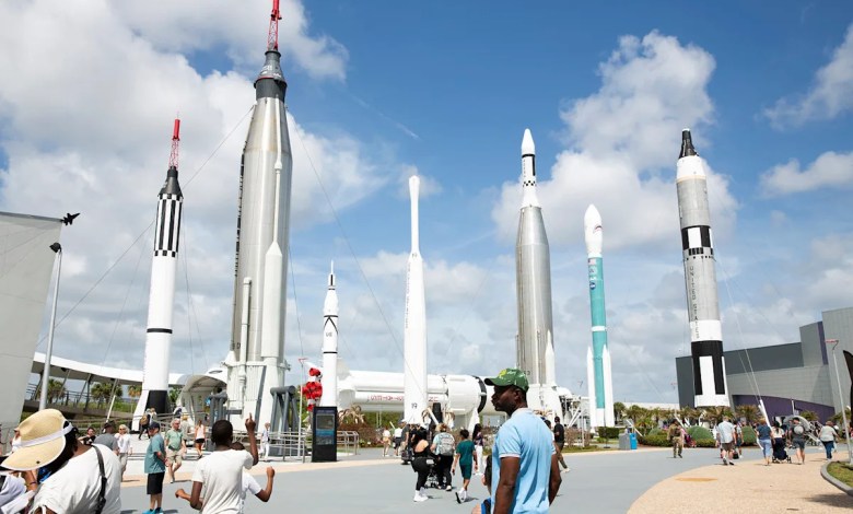 Excited visitors for NASA’s moon launch jockey for prime views Excited visitors for NASA’s moon launch jockey for prime views