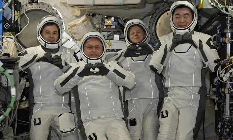 Astronaut says early return to Earth is “right call,” but “bittersweet” Astronaut says early return to Earth is “right call,” but “bittersweet”