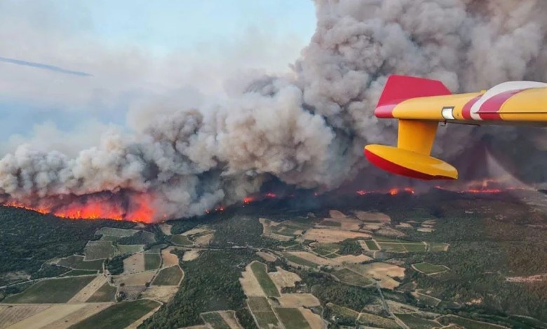 One dead and thousands without power as wildfire spreads in France One dead and thousands without power as wildfire spreads in France