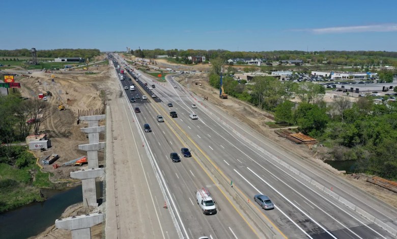 I‑80/35 to shut down for 2 nights as crews install sign trusses I‑80/35 to shut down for 2 nights as crews install sign trusses