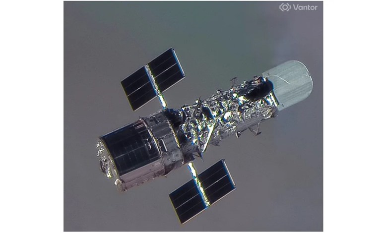 Satellite snaps amazing 36th birthday pic of Hubble Space Telescope (photo) Satellite snaps amazing 36th birthday pic of Hubble Space Telescope (photo)