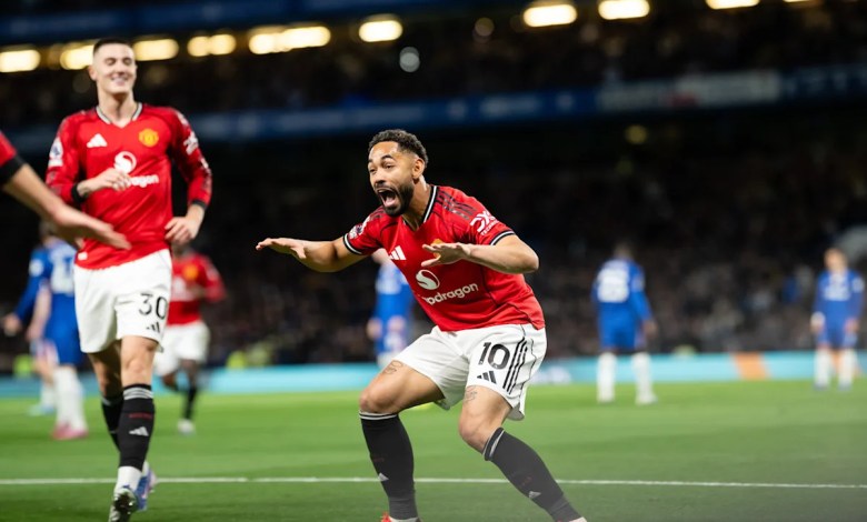 Chelsea 0-1 Manchester United: Reds earn successful smash and grab at Stamford Bridge Chelsea 0-1 Manchester United: Reds earn successful smash and grab at Stamford Bridge