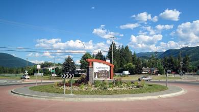This Gateway To Canada’s Gorgeous Outdoors Is A Charming Municipality Surrounded By Mountains And Lakes This Gateway To Canada’s Gorgeous Outdoors Is A Charming Municipality Surrounded By Mountains And Lakes