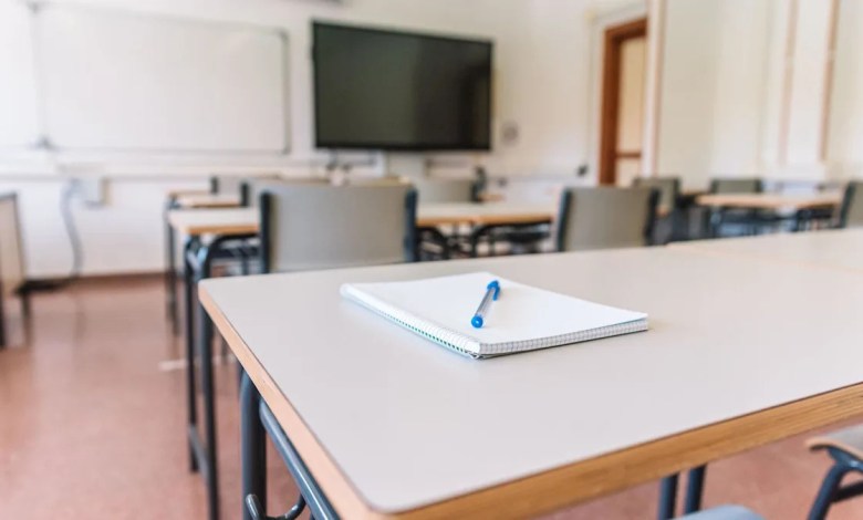 Ban for teacher who criticised colleague to parent Ban for teacher who criticised colleague to parent