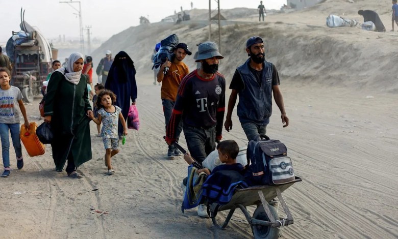 Thousands of Palestinians flee as Israeli troops push into Gaza City Thousands of Palestinians flee as Israeli troops push into Gaza City